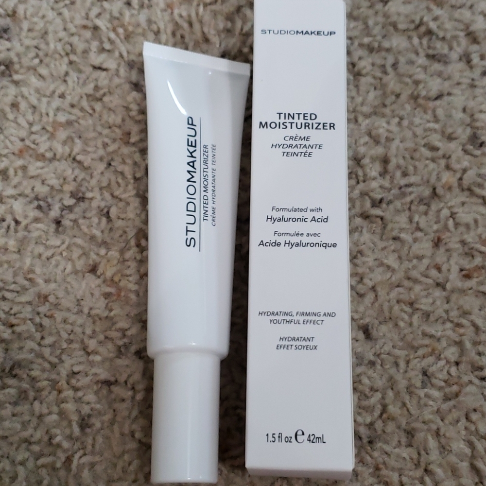 Studio Makeup Tinted Moisturizer - Honey Light